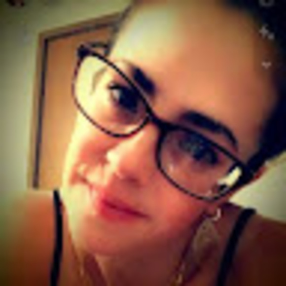 Meet your Posher, Julie - Picture 1 of 1